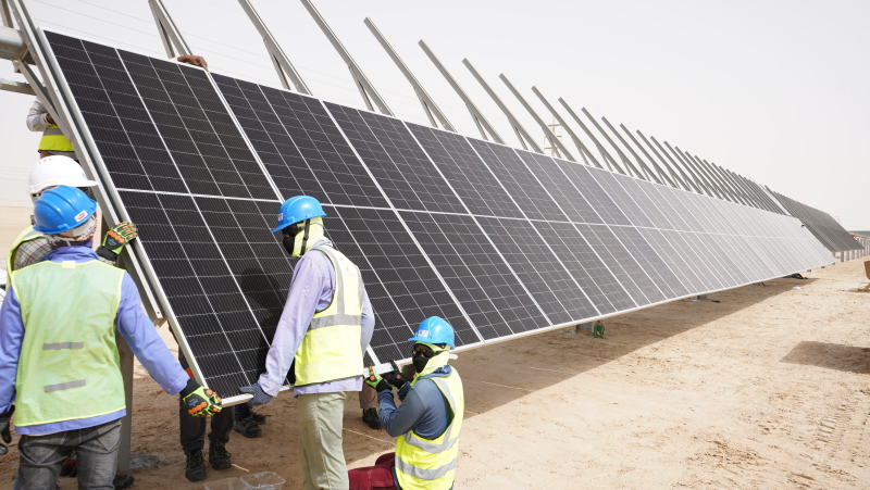 东方电子助力全球最大单体太阳能电站项目，为沙漠注入绿色动能